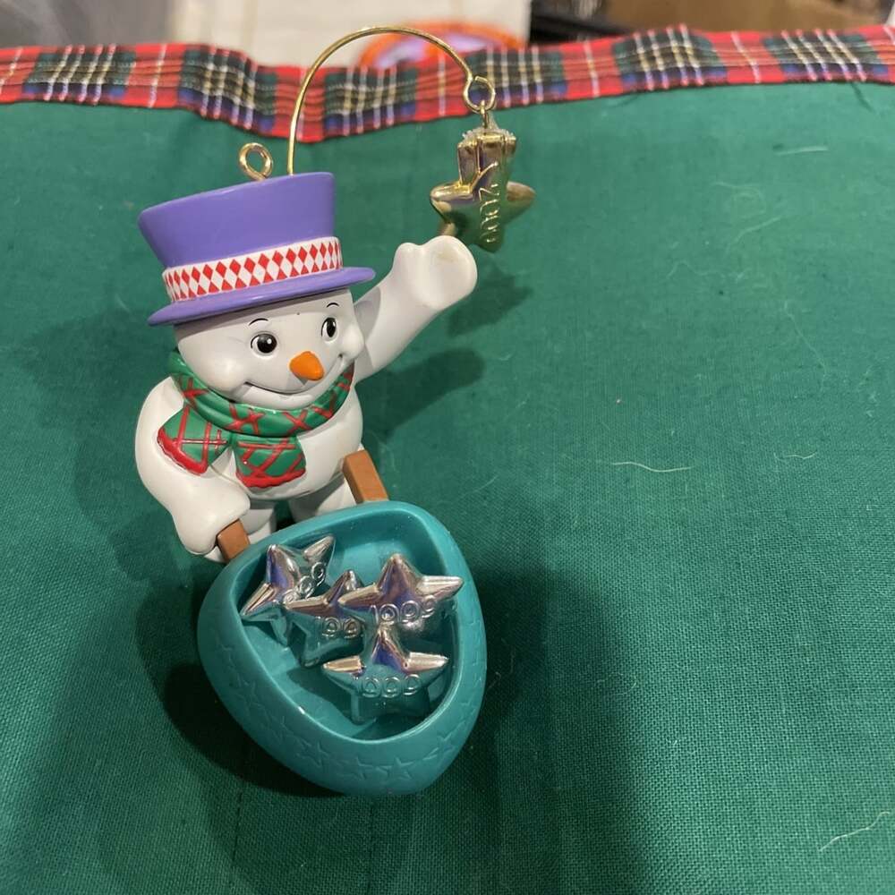 Holiday Classics "Catch the New Millennium" Christmas Ornament Vintage 1999 3”